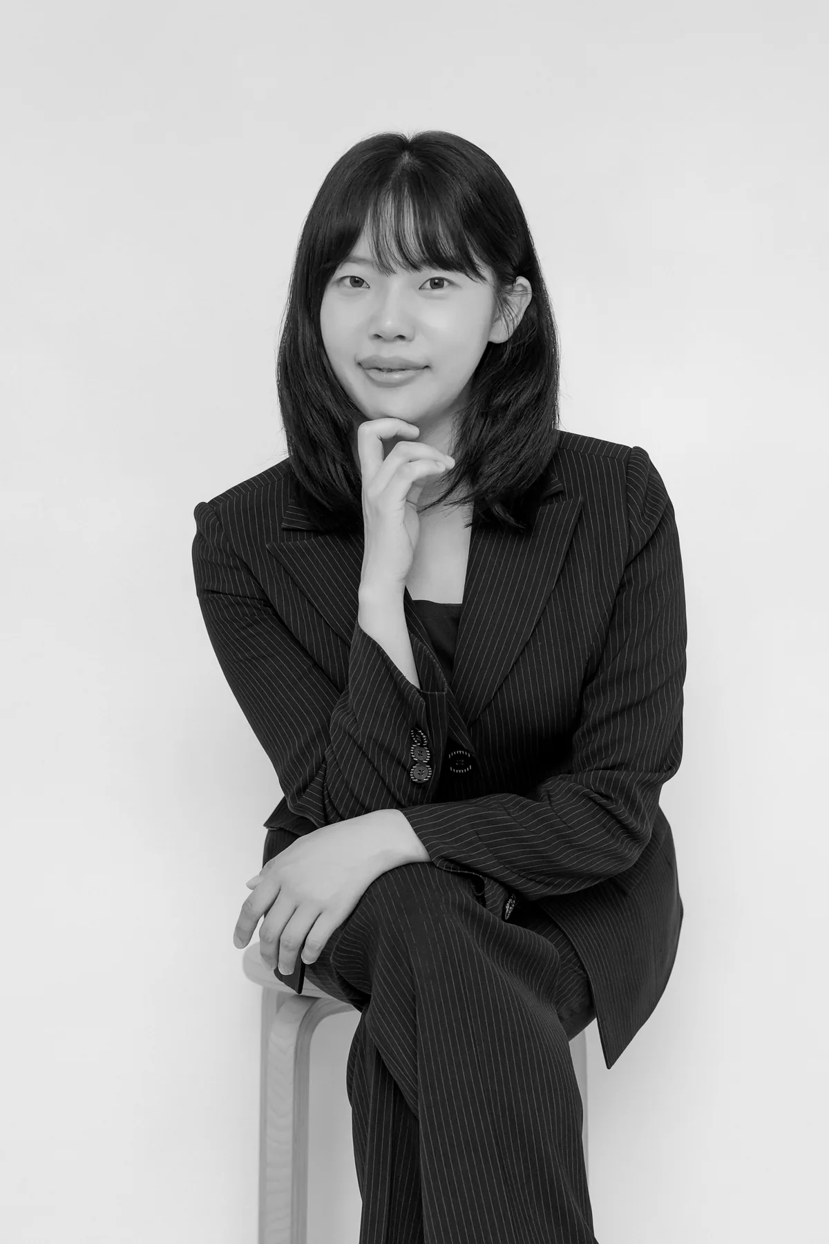 흑백으로 촬영한 서지혜 변호사 프로필